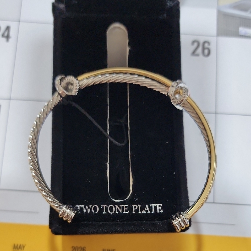 Signature Two-Tone Star Bangle - Picture 3 of 3